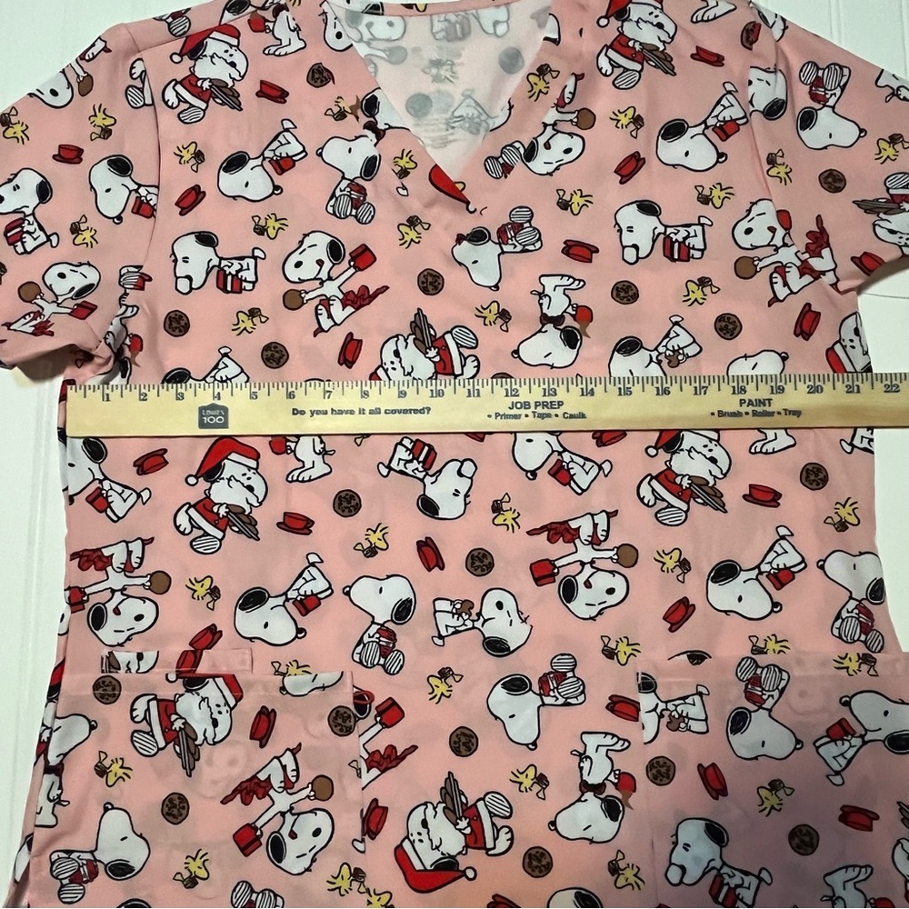 Peanuts Snoopy Christmas Scrub Top XL Pink Holiday NWT - Picture 5 of 5